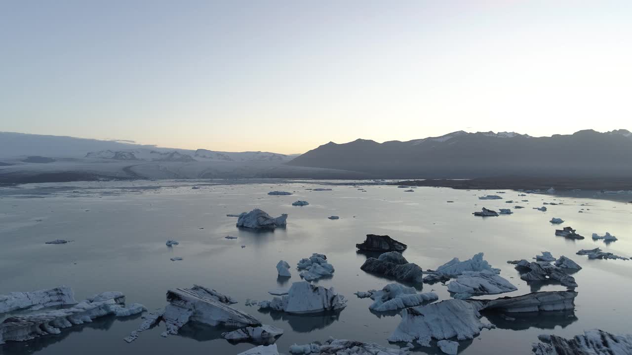 著名的jokulsarlon冰川湖的冰山视频素材