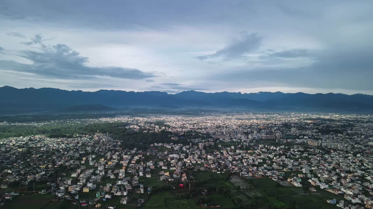 印度北阿坎德邦德拉敦市住宅的鸟瞰图视频素材