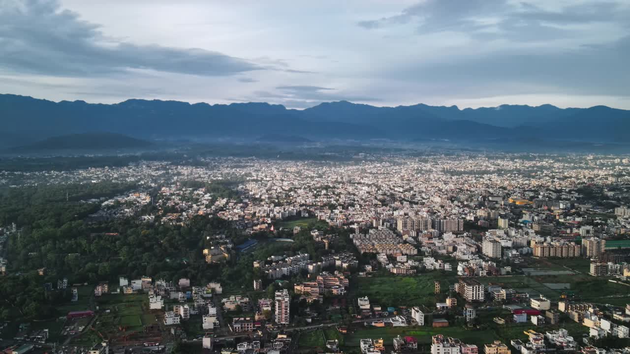 印度北阿坎德邦德拉敦市住宅的鸟瞰图视频素材