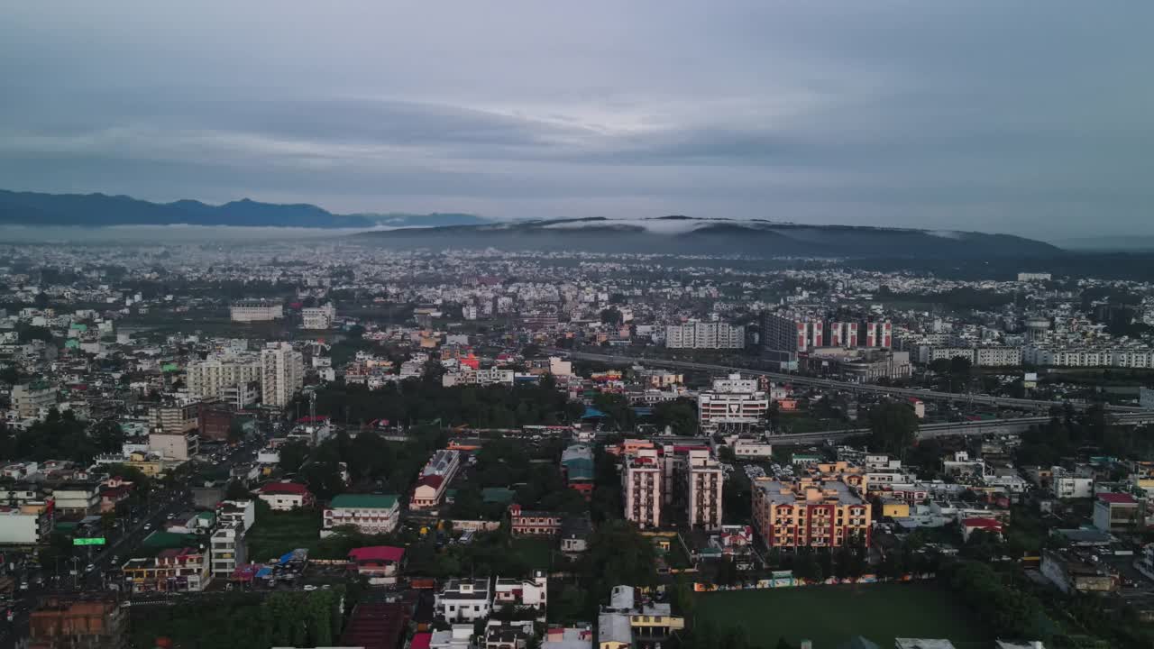 印度北阿坎德邦德拉敦市住宅的鸟瞰图视频素材