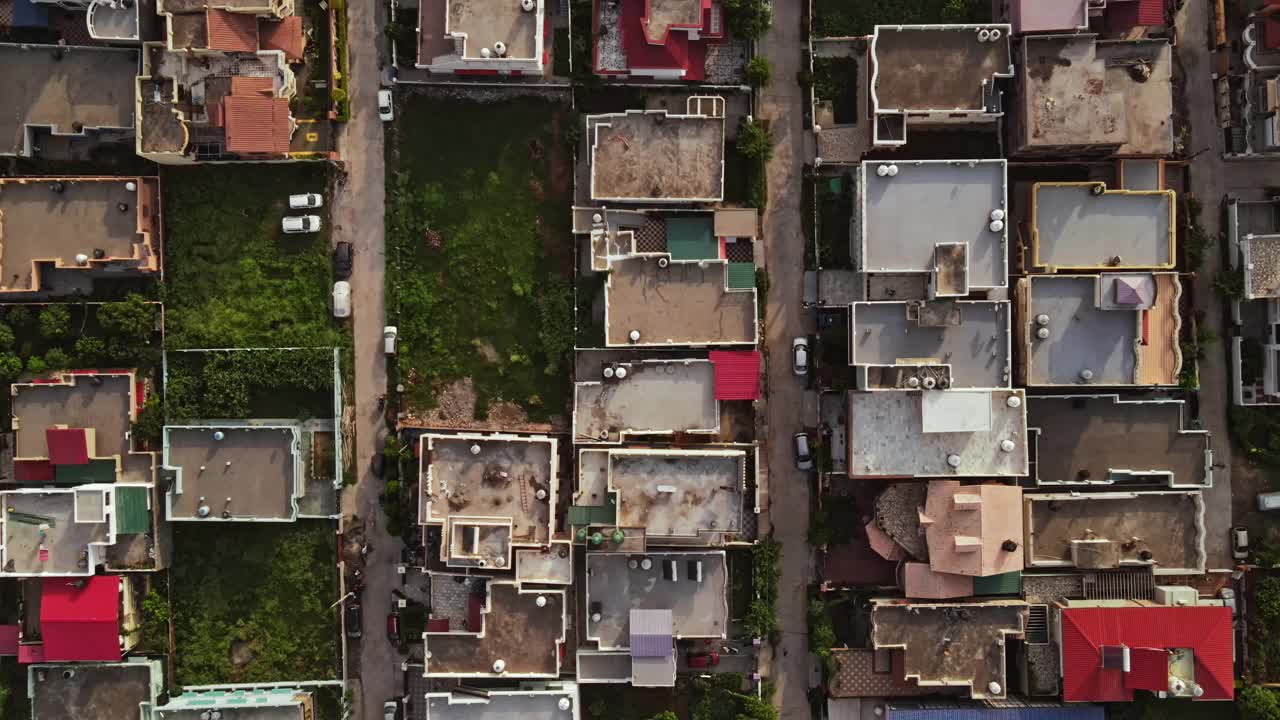 北阿坎德邦德拉敦市住宅鸟瞰图。视频素材