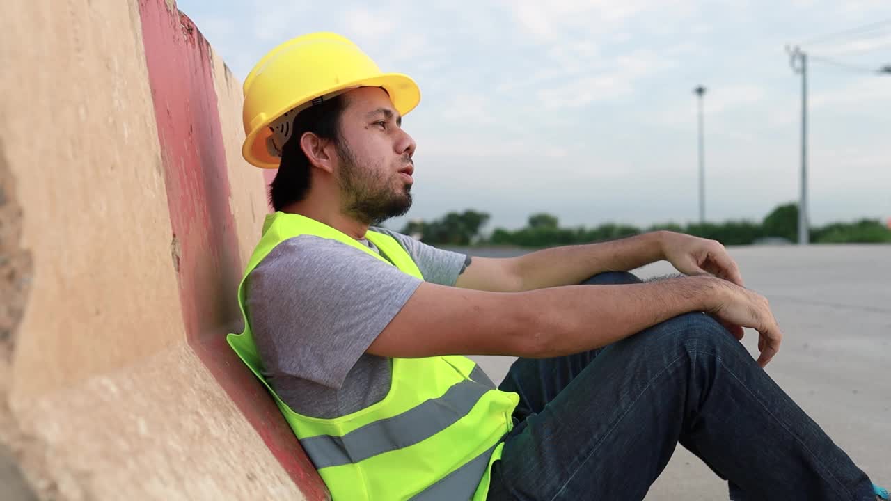 建筑工人放松视频素材