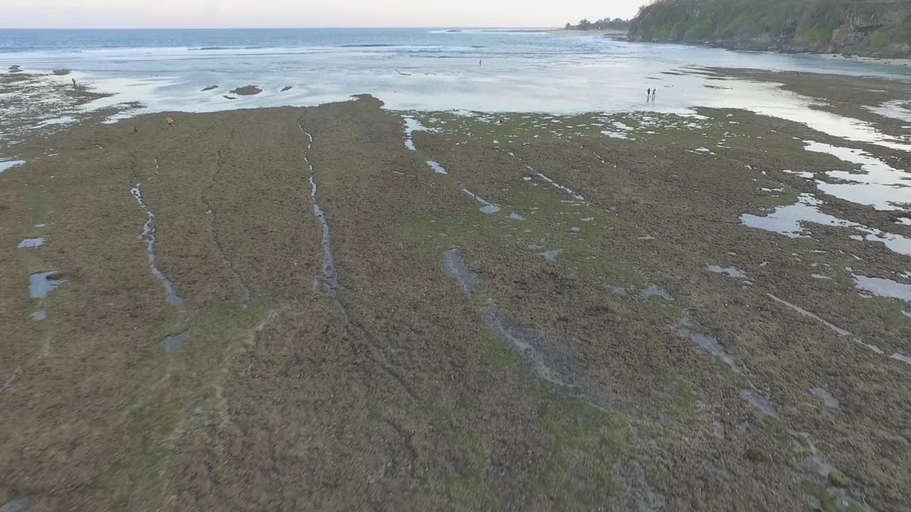 印度尼西亚巴厘岛的Pura geger海滩风景视频素材