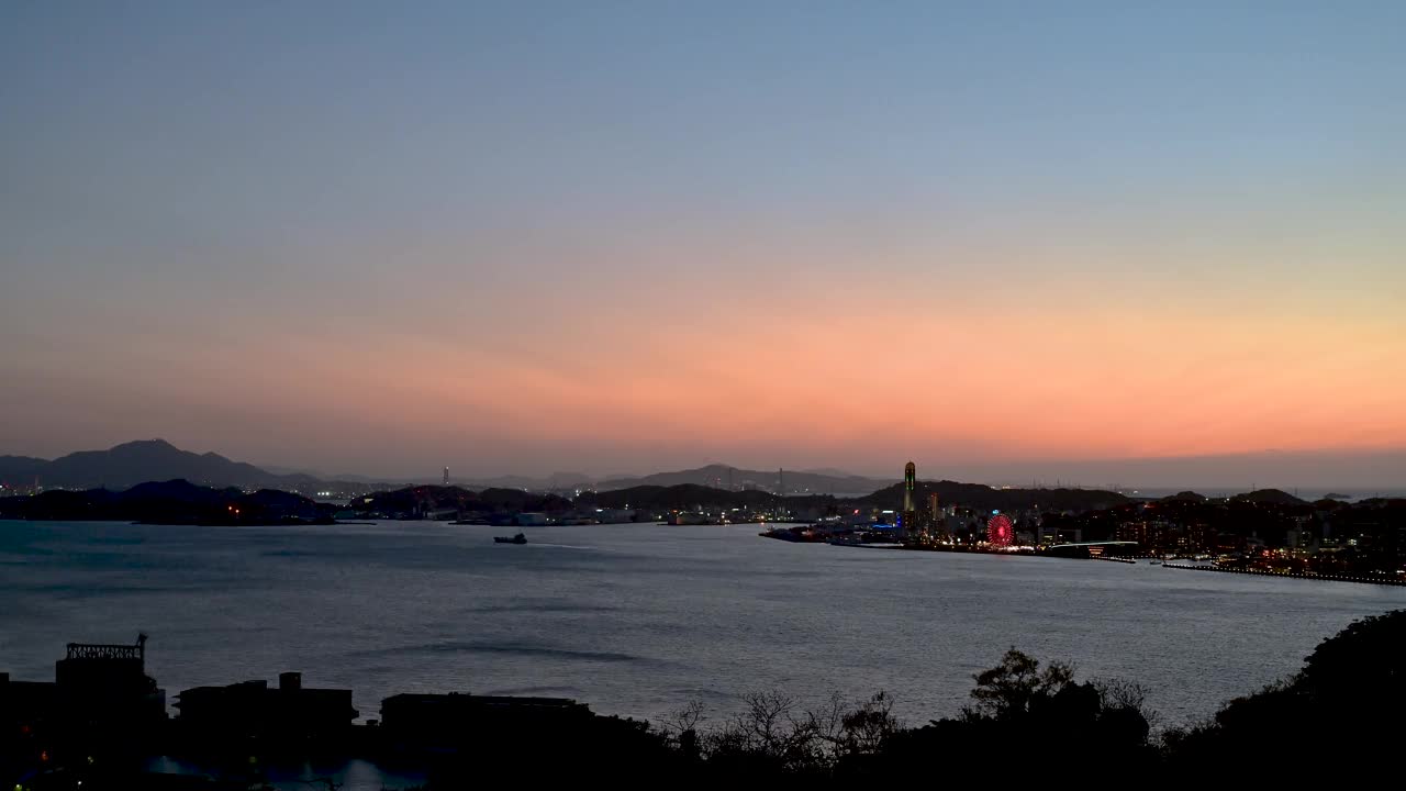 观门海峡的夜景从黄昏开始视频素材