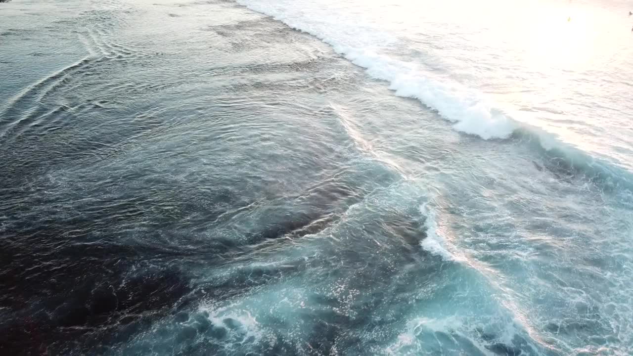 苏鲁班海滩/巴厘岛，印度尼西亚视频素材