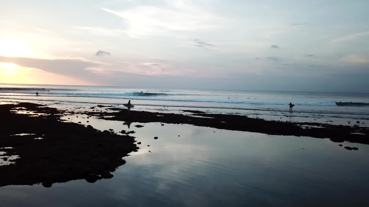 苏鲁班海滩/巴厘岛，印度尼西亚视频素材