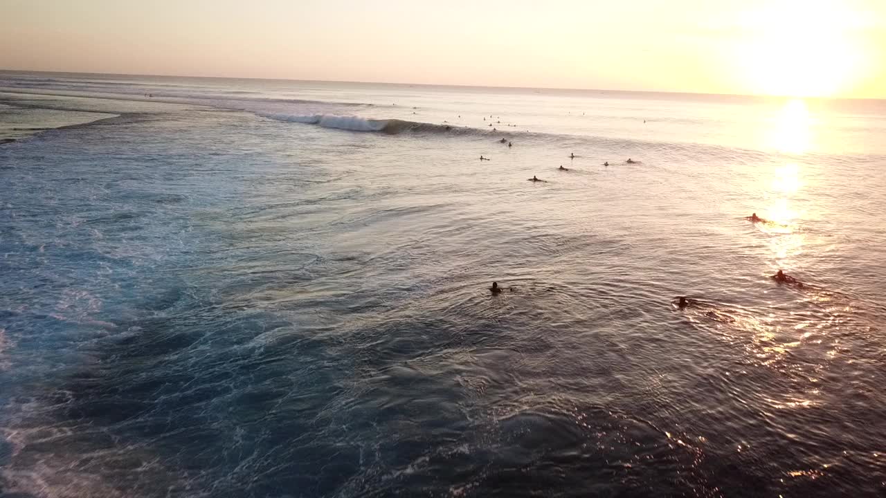 苏鲁班海滩/巴厘岛，印度尼西亚视频素材