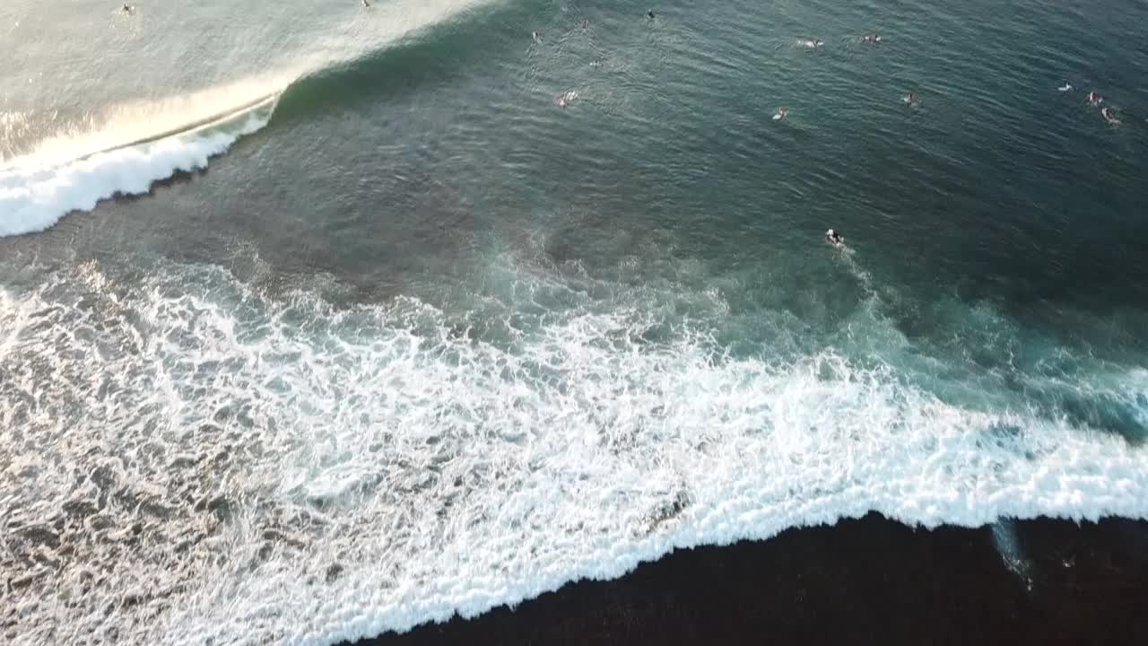 苏鲁班海滩/巴厘岛，印度尼西亚视频素材