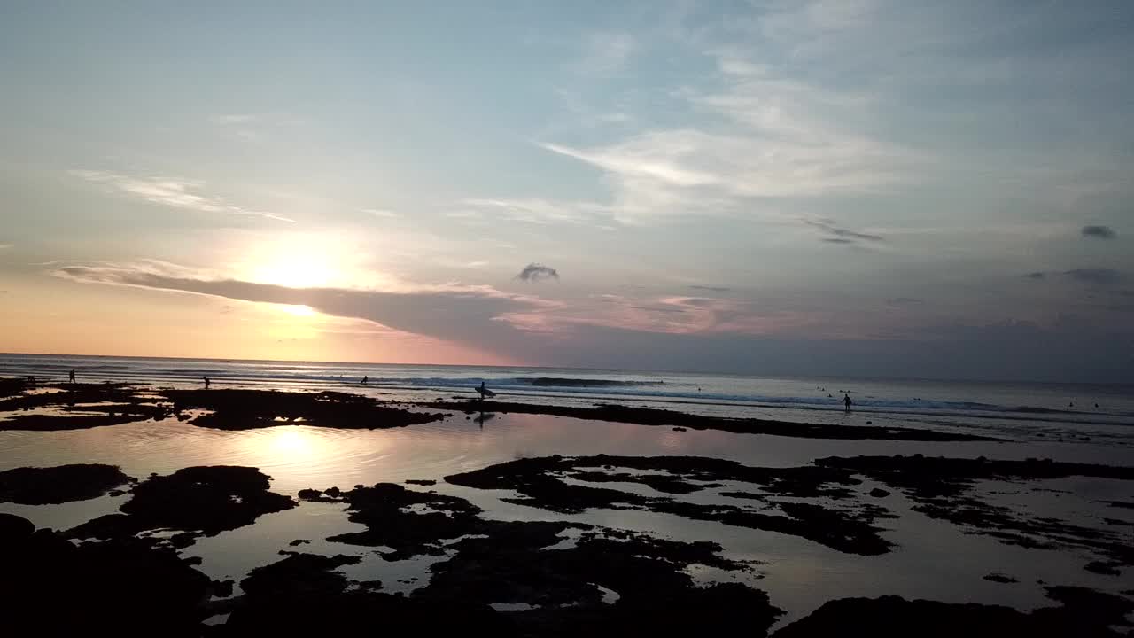 苏鲁班海滩/巴厘岛，印度尼西亚视频素材