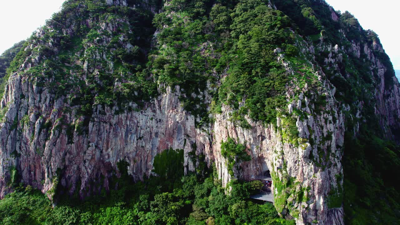 韩国济州岛西归浦市山房山风景视频素材