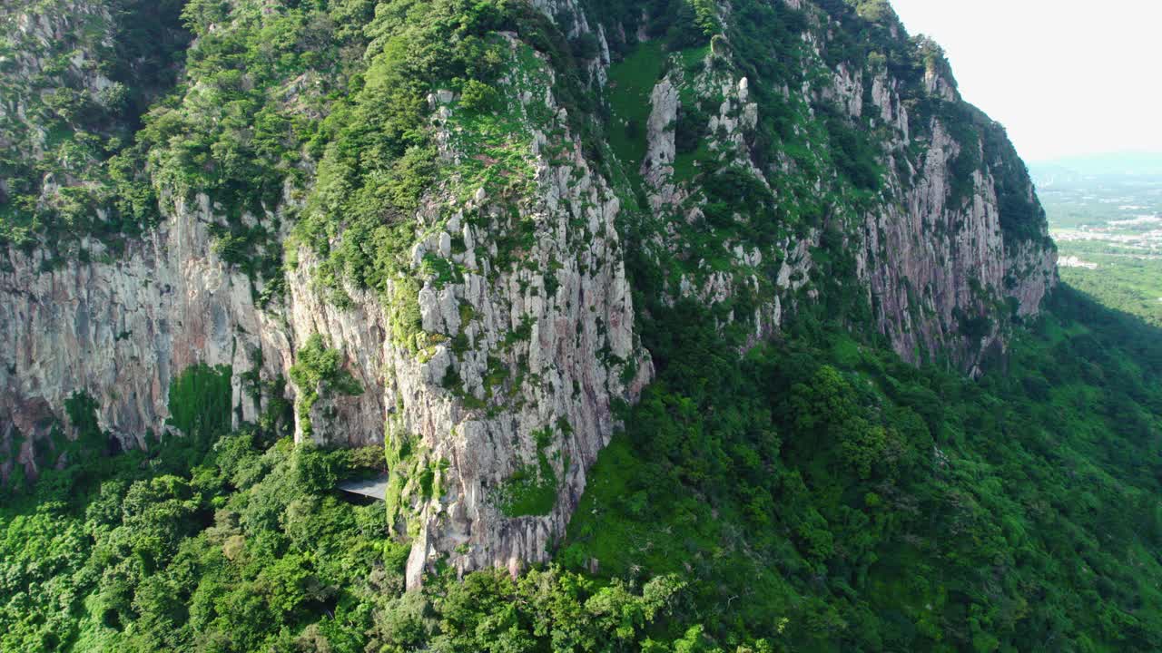 韩国济州岛西归浦市山房山风景视频素材