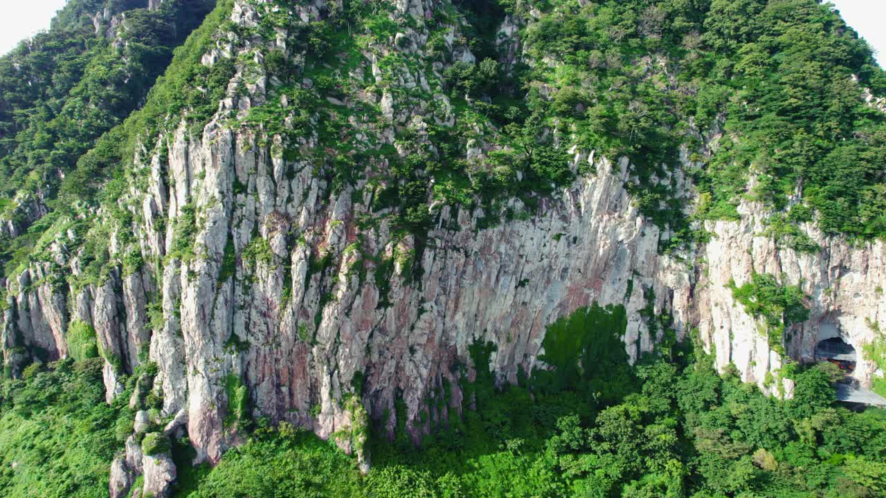 韩国济州岛西归浦市山房山风景视频素材