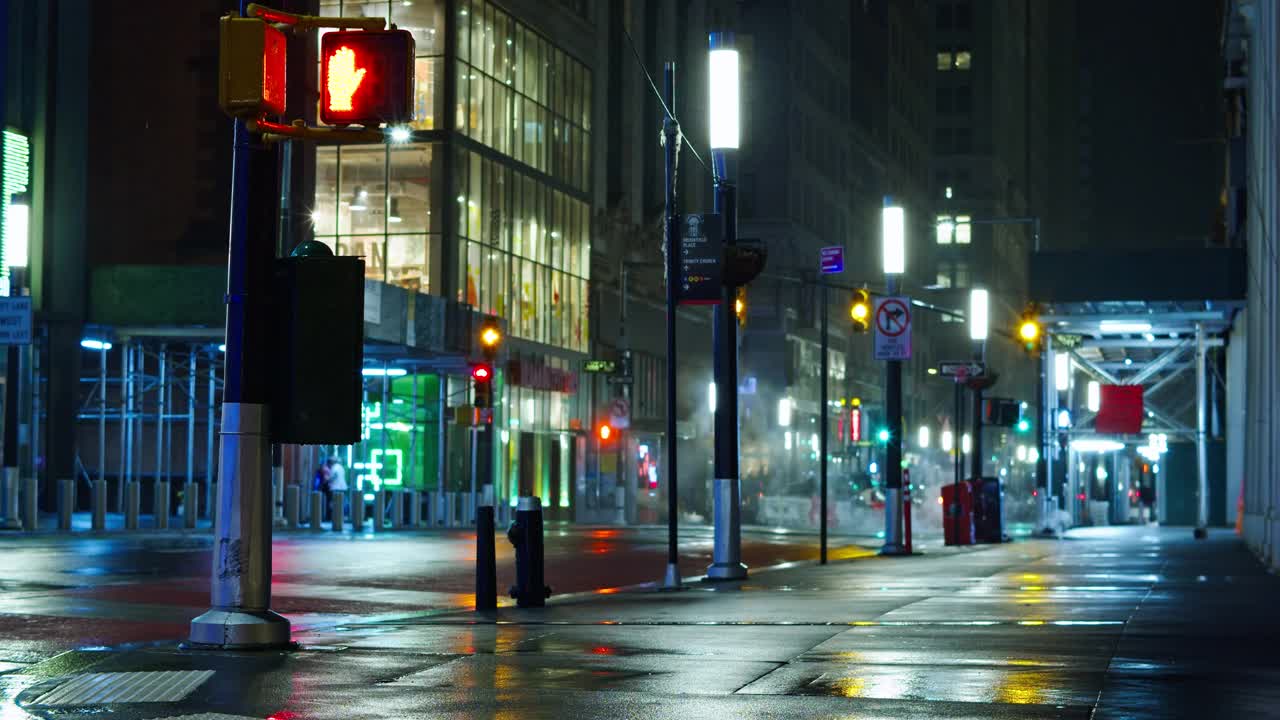 雨夜曼哈顿下城的交通状况视频素材