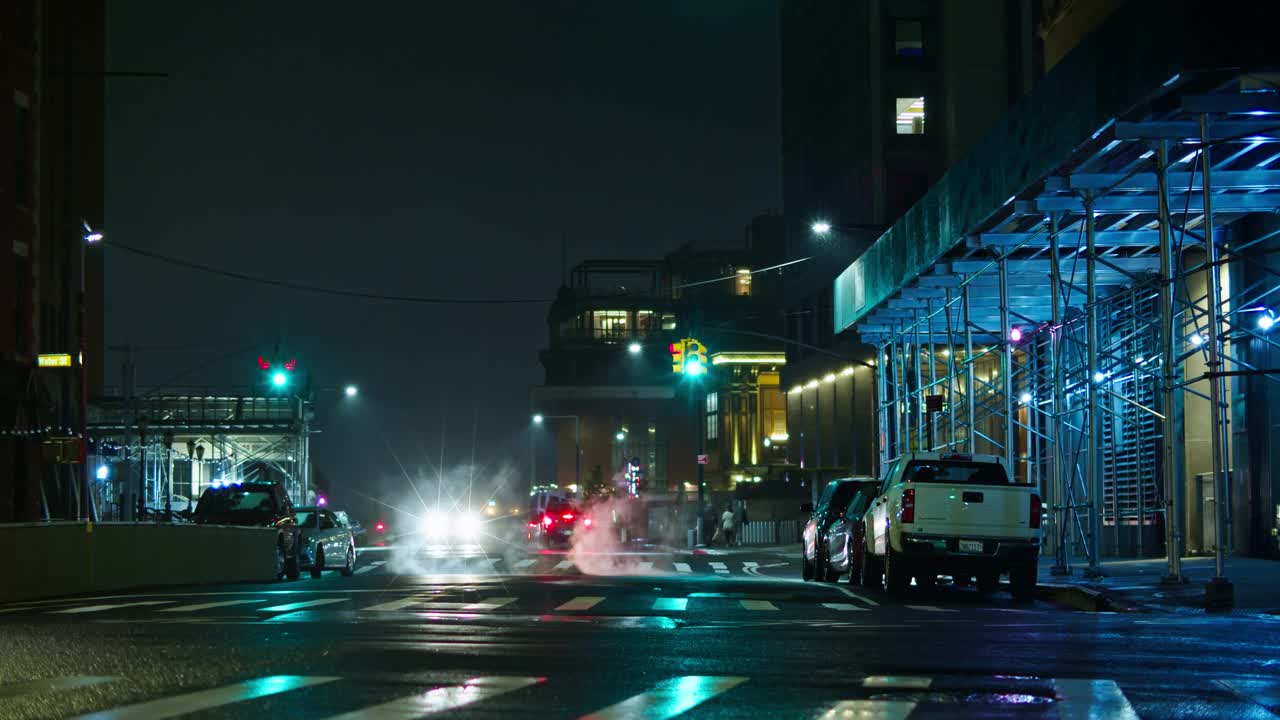 雨夜下曼哈顿街视频素材