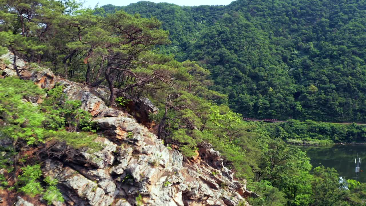 韩国江原道春川市登善瀑布附近的北汉江视频素材