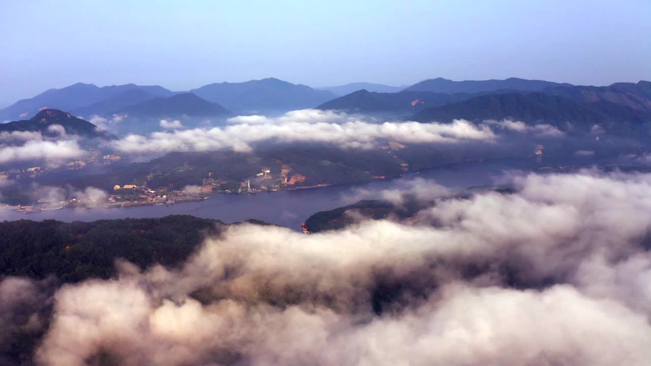 韩国京畿道加平郡加平服务区附近的洪川江边视频素材