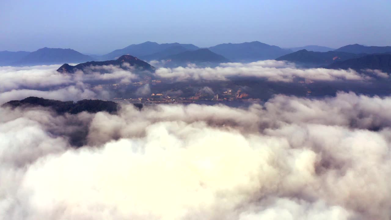 韩国京畿道加平郡加平服务区附近的洪川江边视频素材