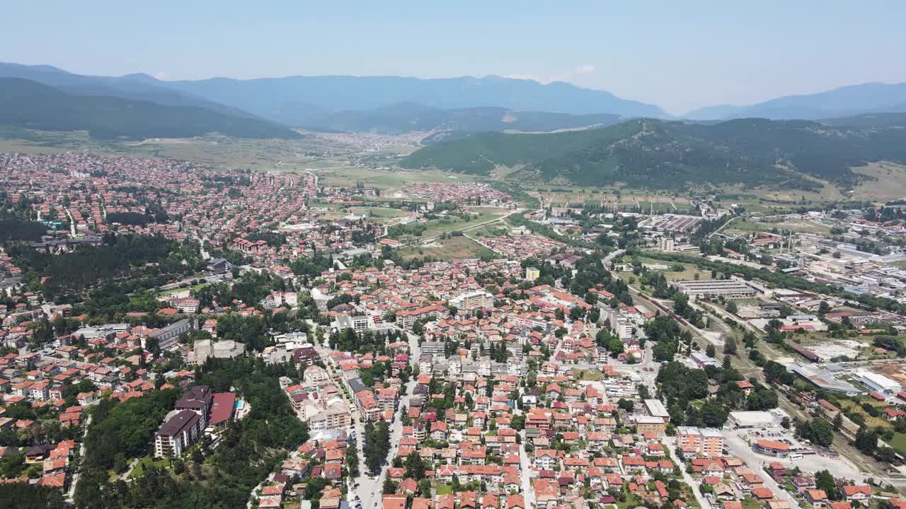 保加利亚维林格勒著名温泉胜地的鸟瞰图视频素材