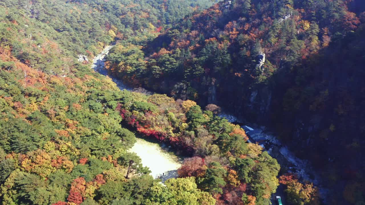 韩国庆尚南道陕川郡伽罗山附近的道路视频素材