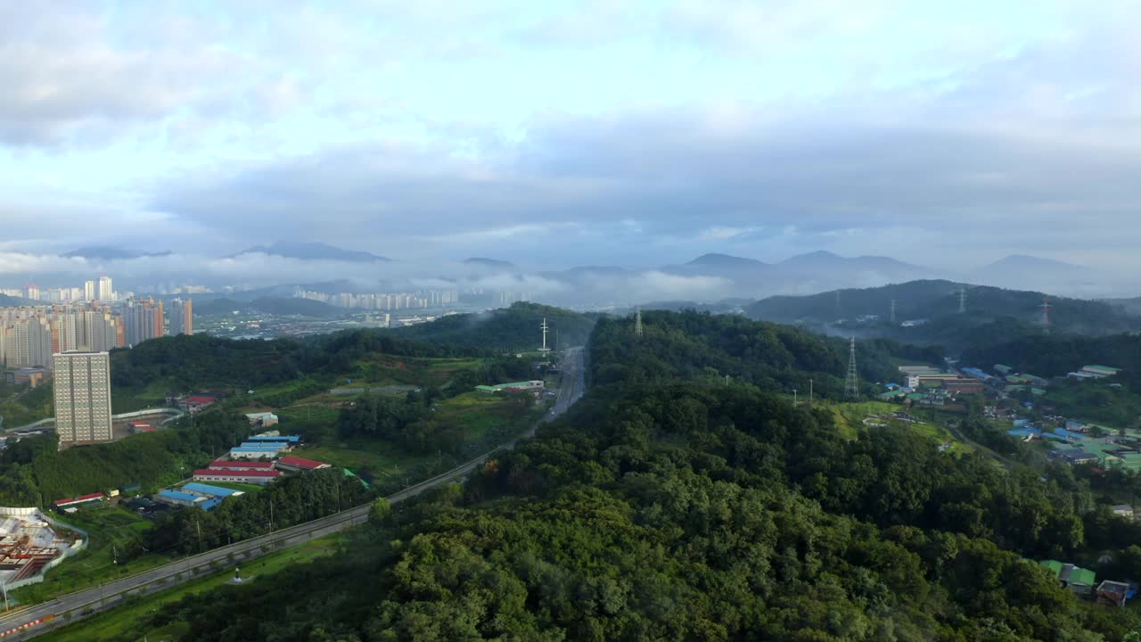 市中心和道路/韩国，京畿道，南阳州市视频素材