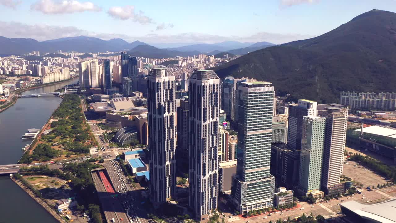 韩国釜山，海云台区，APEC Naru公园和釜山电影中心附近的市中心视频素材