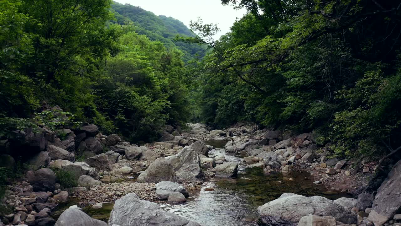 京畿加平郡北郡龙索瀑布的风景视频素材