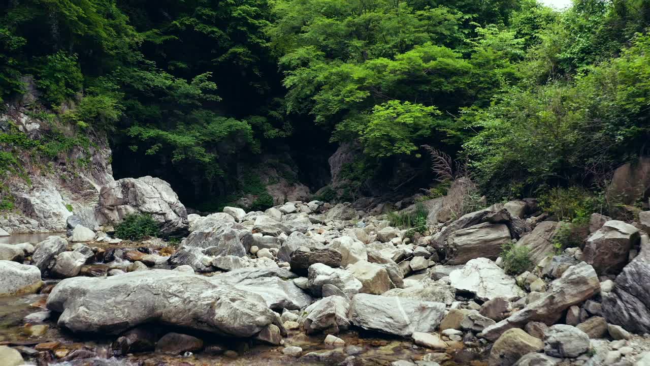 京畿加平郡北郡龙索瀑布的风景视频素材