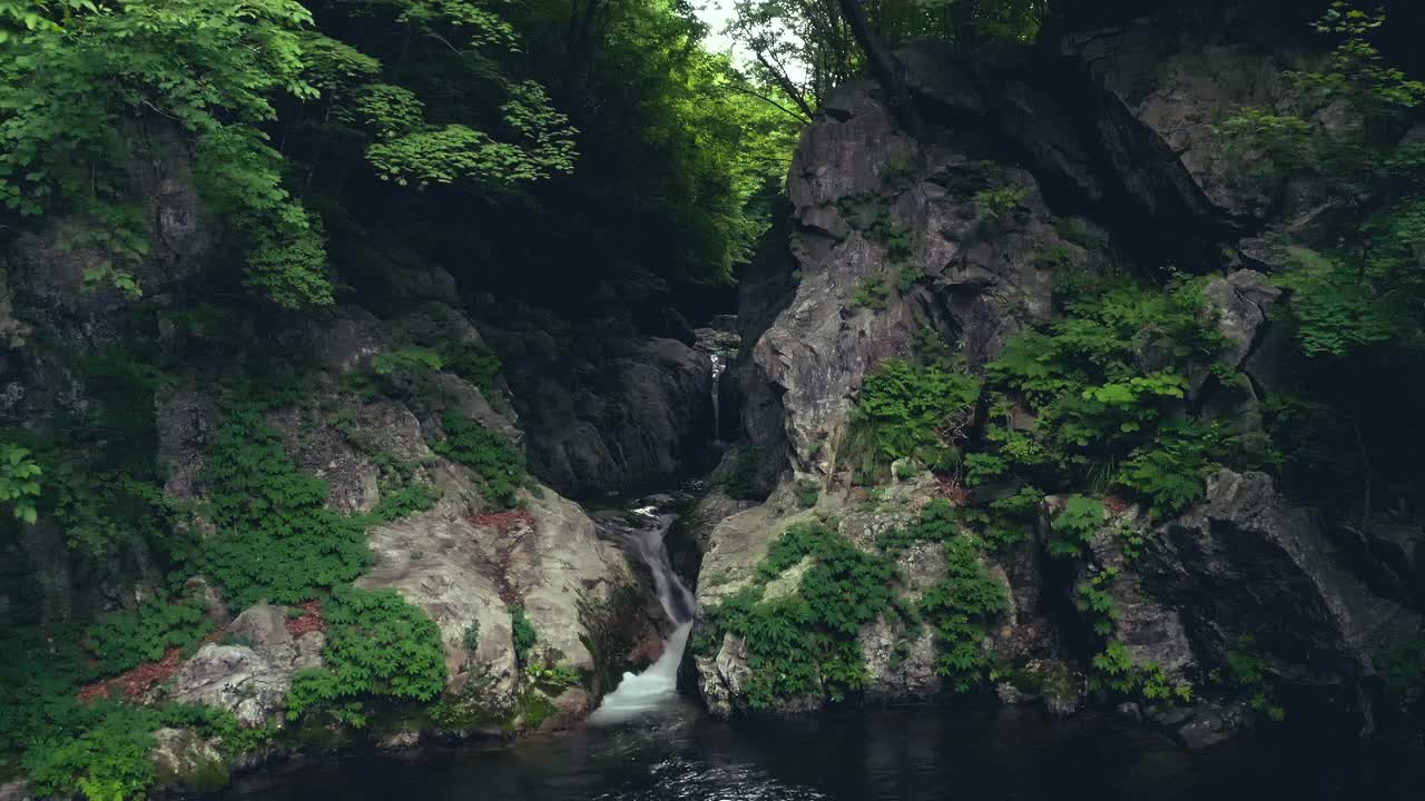 京畿加平郡北郡龙索瀑布的风景视频素材