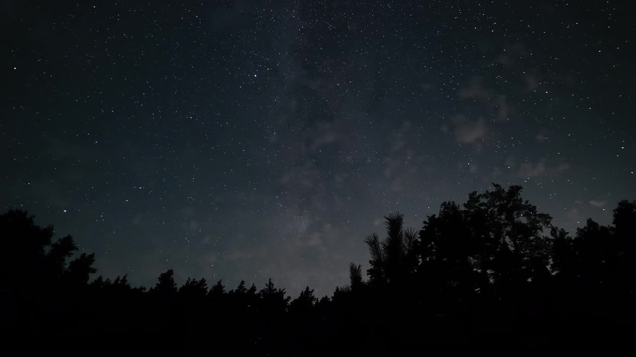 夜空中移动的星星的时间间隔视频素材