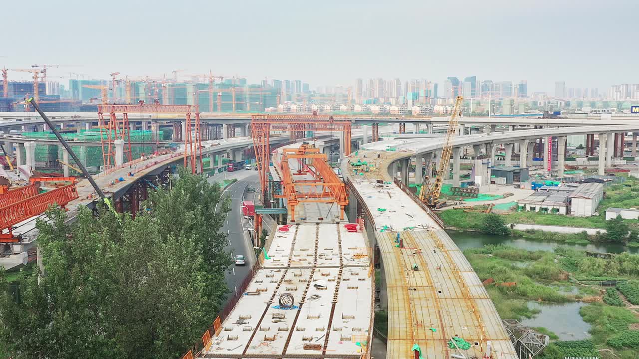 在建道路交叉口视频素材