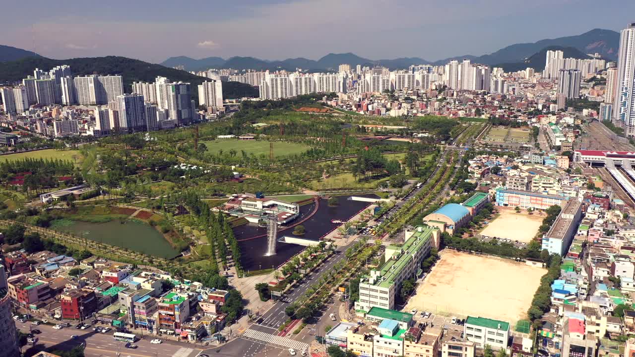 韩国釜山，釜山市民公园附近的市中心视频素材