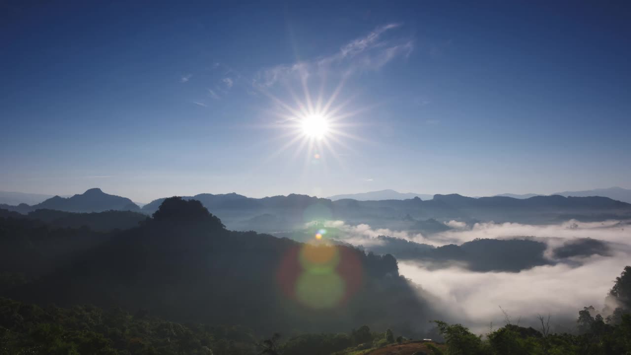 美丽的风景阳光与晨雾，视频素材