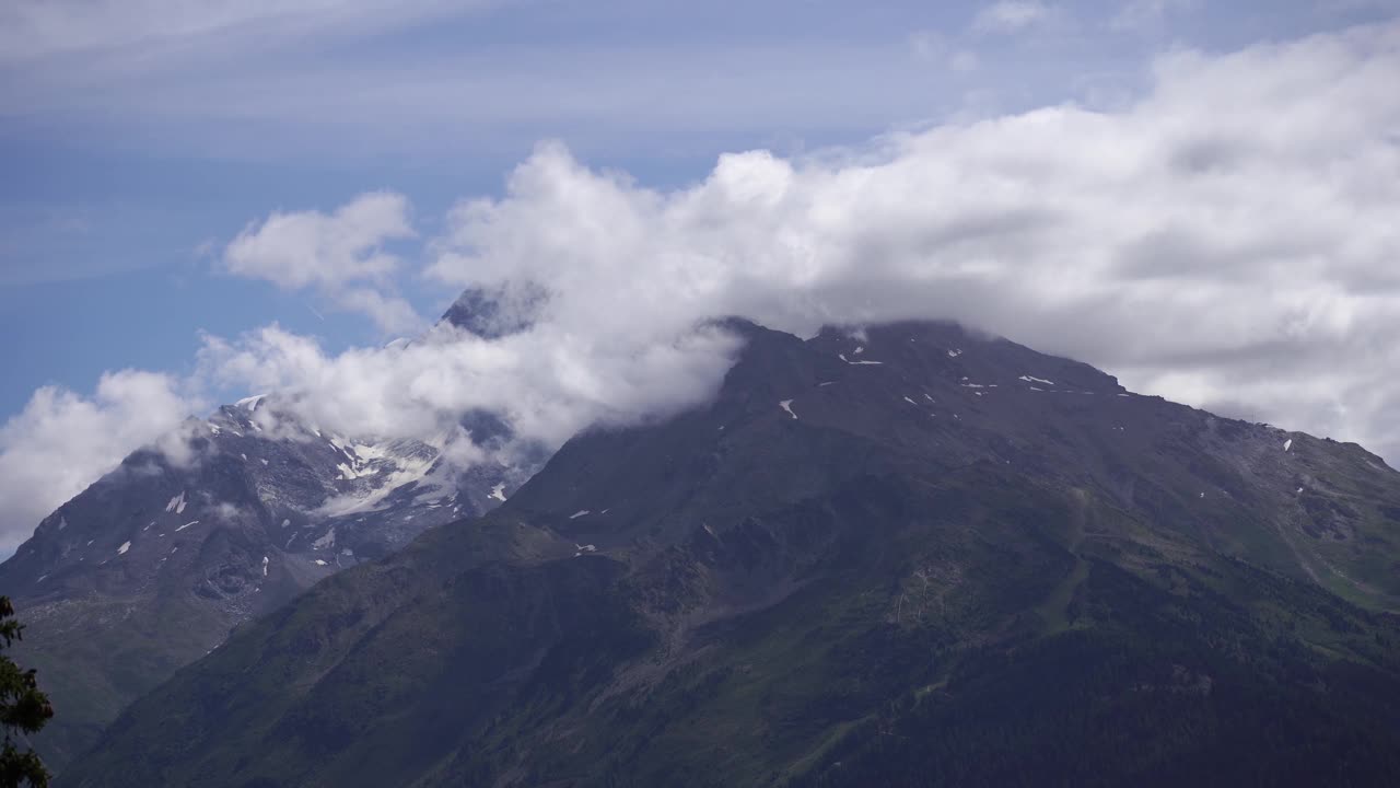 云中的山顶/德沃肯的Bergtop视频素材