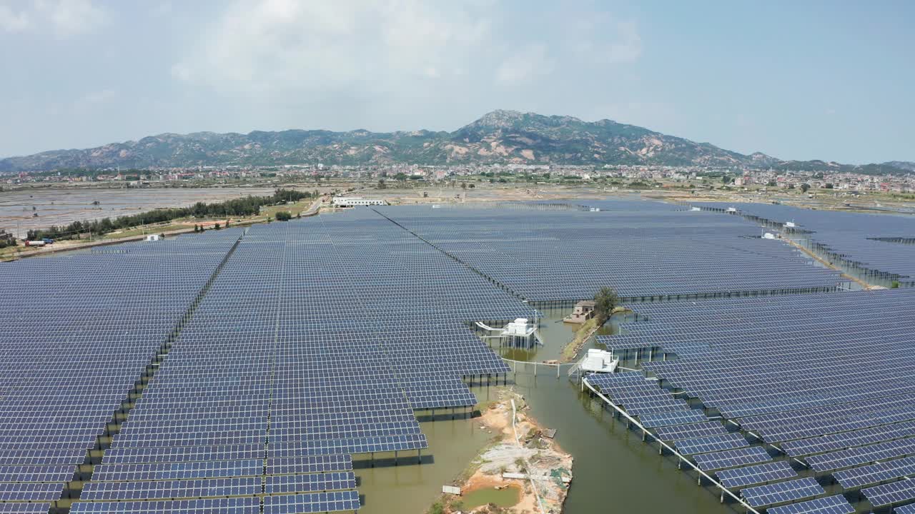 航空摄影太阳能电池板视频素材