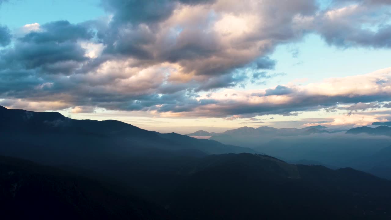 白波的鸟瞰图视频素材