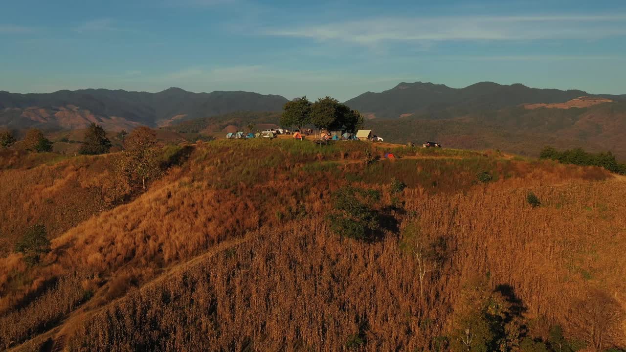 景点:湄赞最美丽的雾海观景台，可以看到下面的稻田。视频素材