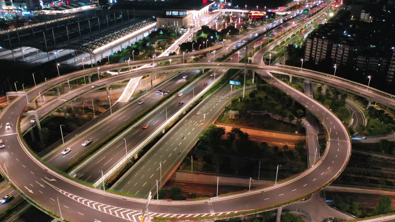 城市高架桥道路的夜景视频素材