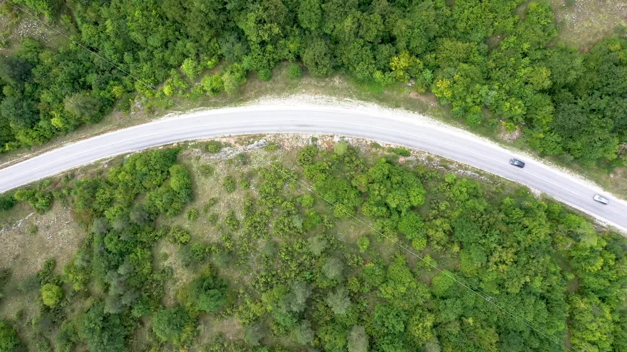 卡车在路上行驶视频素材