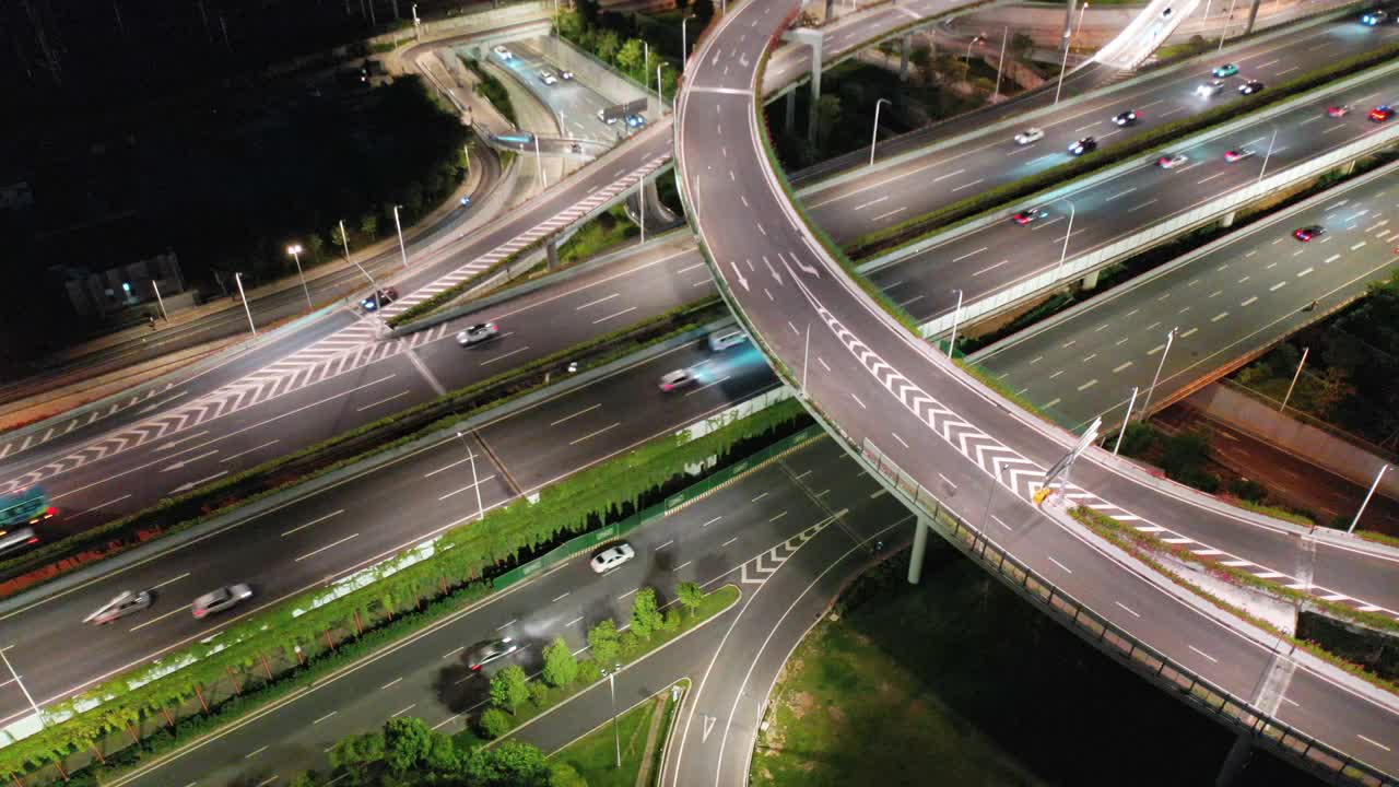 城市高架桥道路的部分夜景从高角度拍摄视频素材