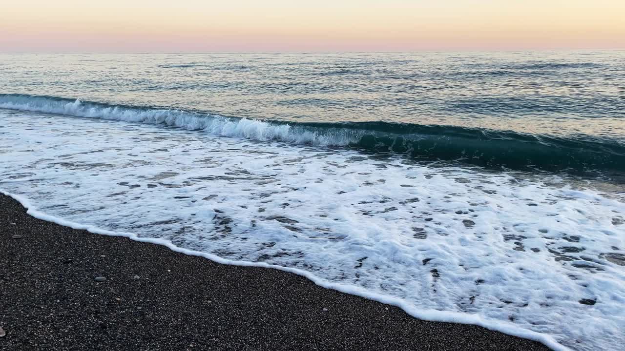 在dusk_Salobreña西班牙海滩冲浪视频素材