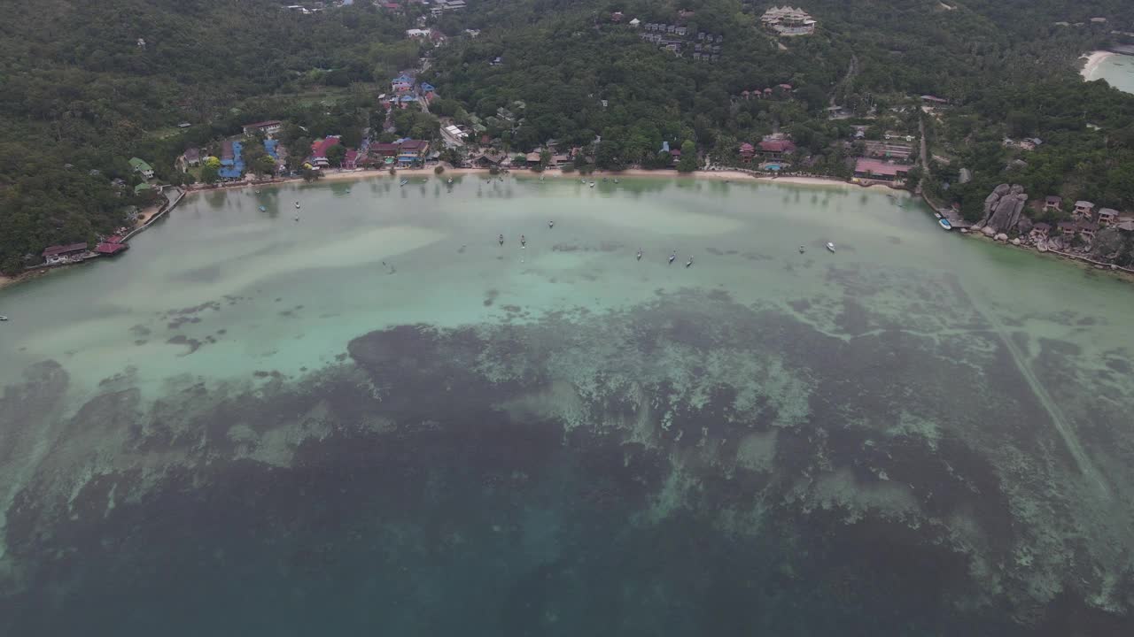 鸟瞰图的海洋和海滩，Koh Tao岛，泰国视频素材