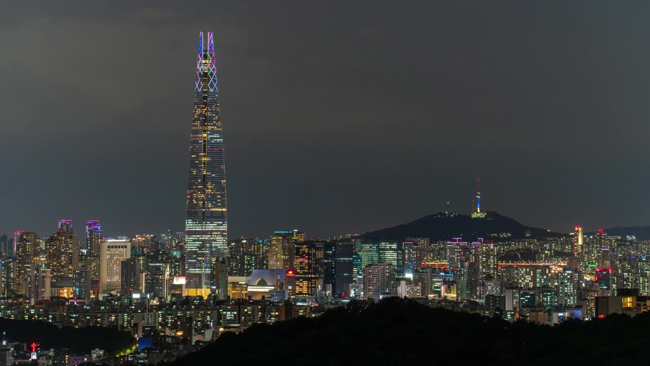 首尔松坡区蚕室区乐天世界大厦和N首尔大厦周边的市中心夜景视频素材