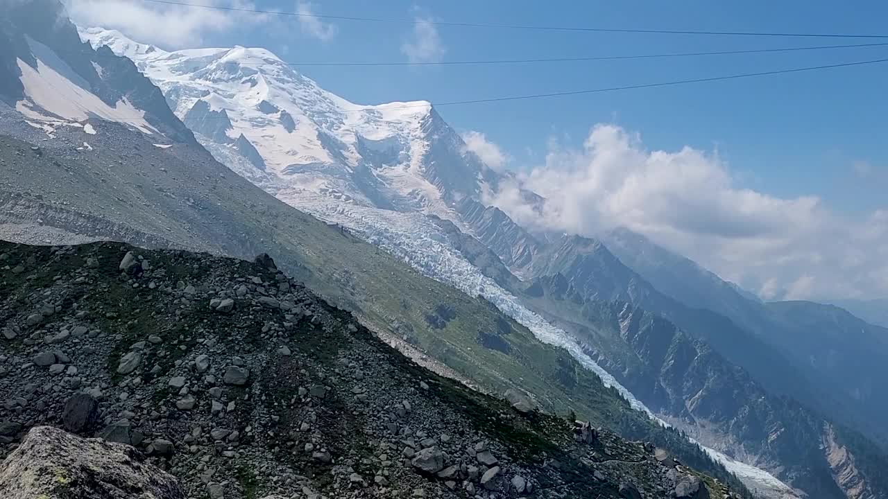 Aiguille du midi缆车在法国阿尔卑斯山视频素材