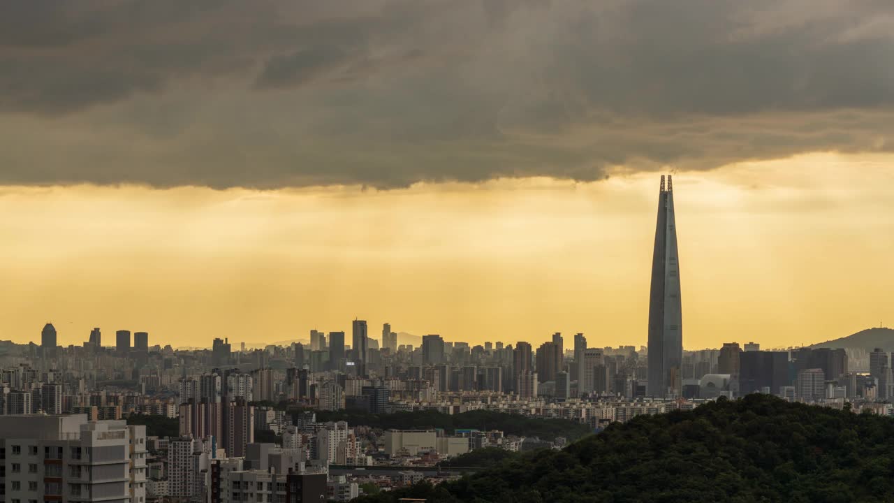 首尔蚕室区乐天世界大厦和世界贸易中心附近的市中心，白天的三成区/松坡区和江南区视频素材