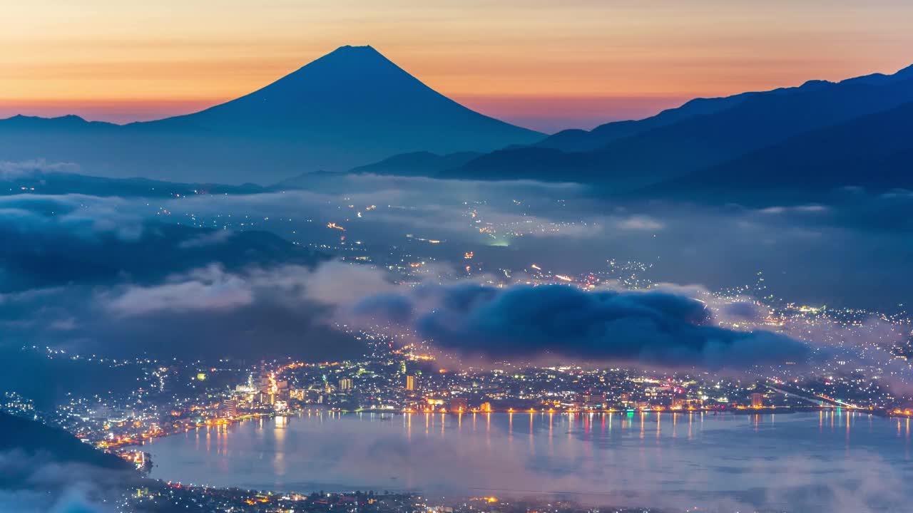 从高田高原到Suwa湖和富士山的云海，在日出时间流逝视频素材