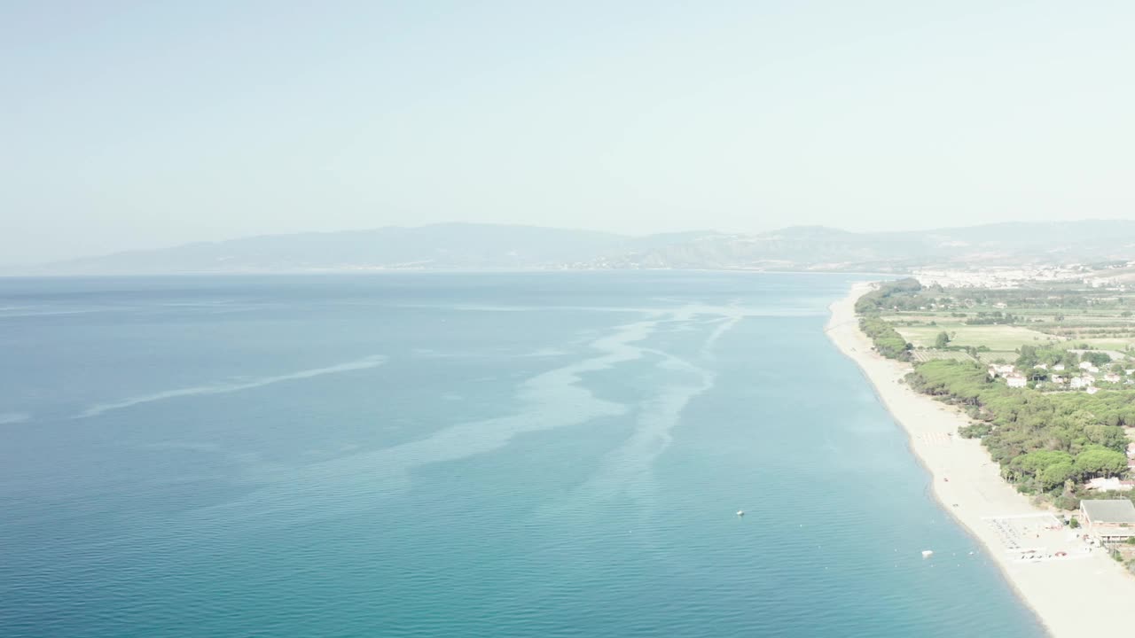 卡拉布里亚海岸的全景视频素材