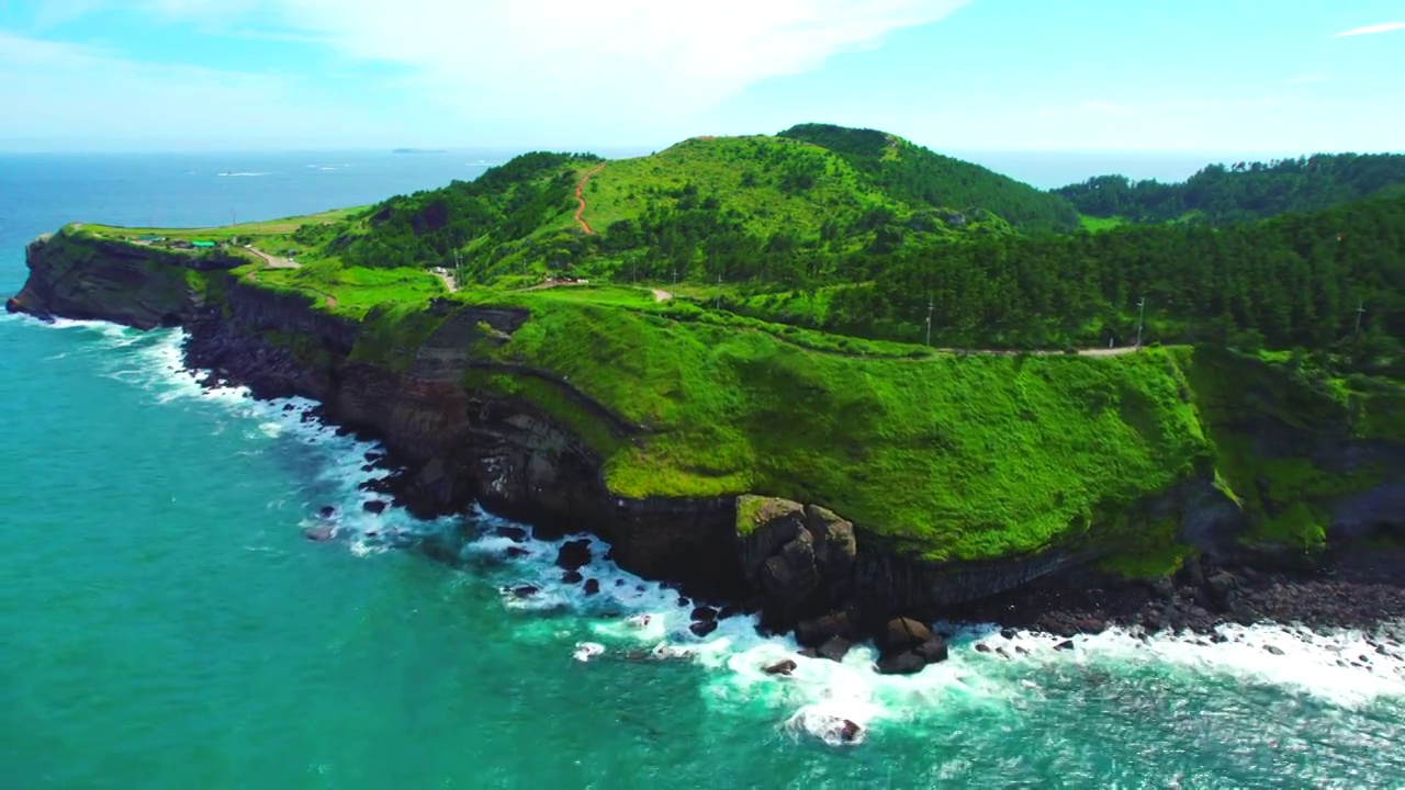 韩国济州岛松岳山/西归浦市松岳公园海景视频素材