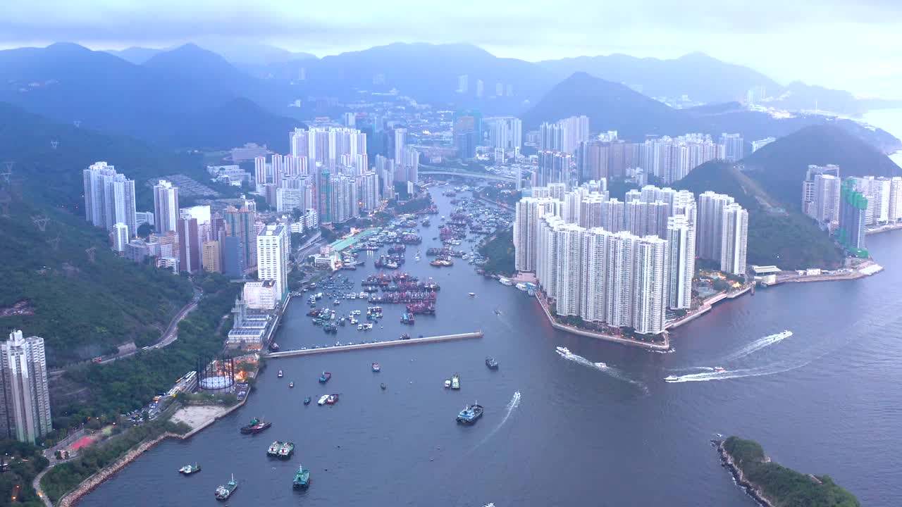 香港香港仔湾夜间航拍画面视频素材