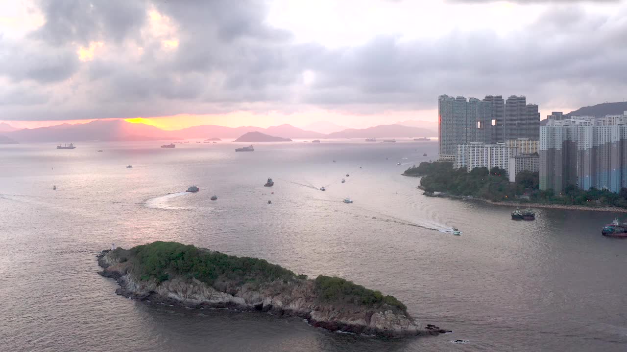 香港香港仔湾夜间航拍画面视频素材