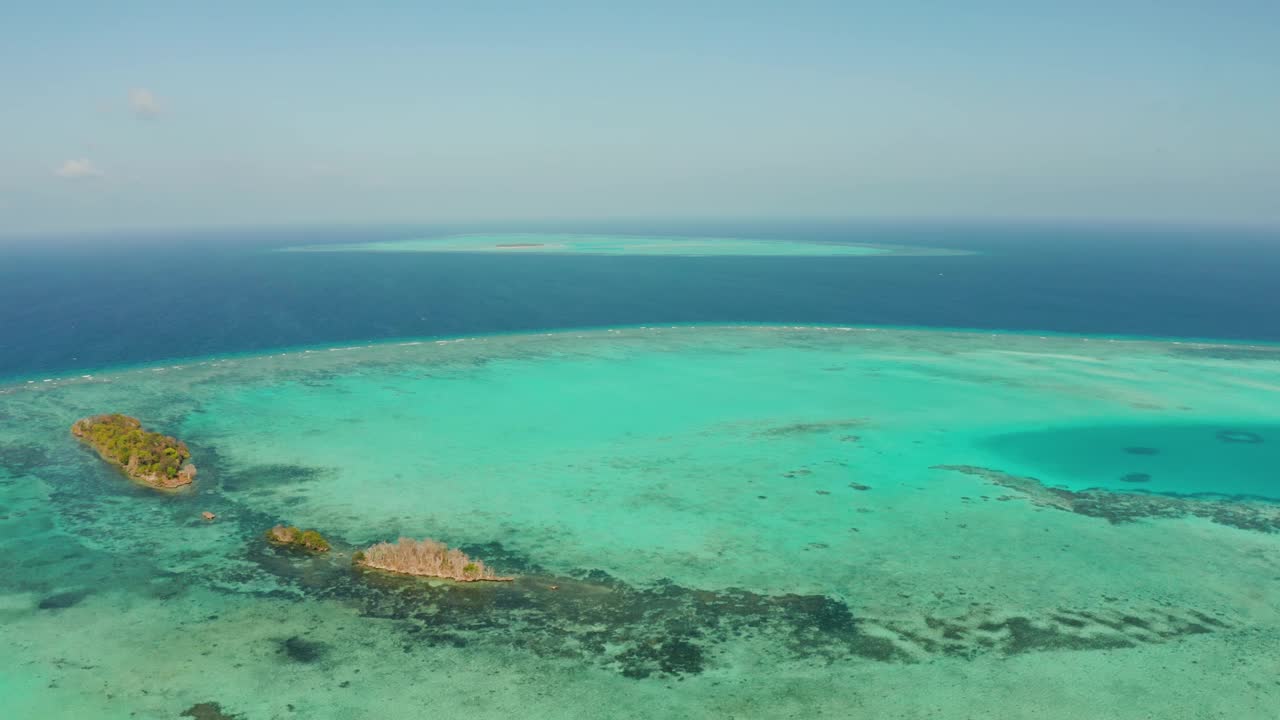 热带岛屿和珊瑚礁环礁。Balabac、菲律宾视频素材